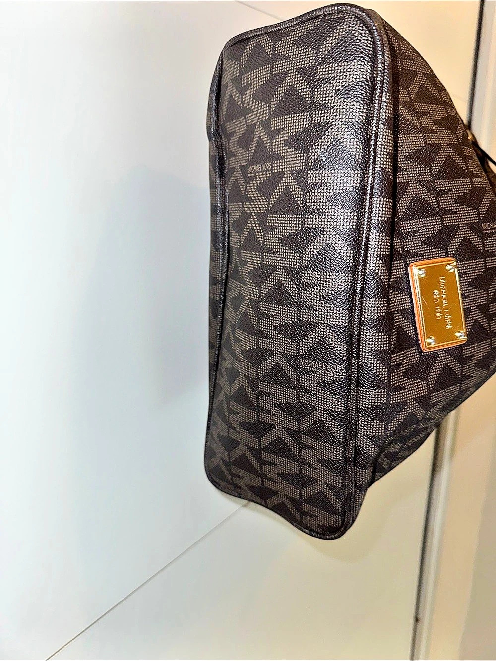 Michael Kors Monogram Bucket Shoulder Bag - Picture 5 of 8